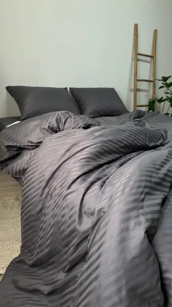 Страйп Сатин темно сірий